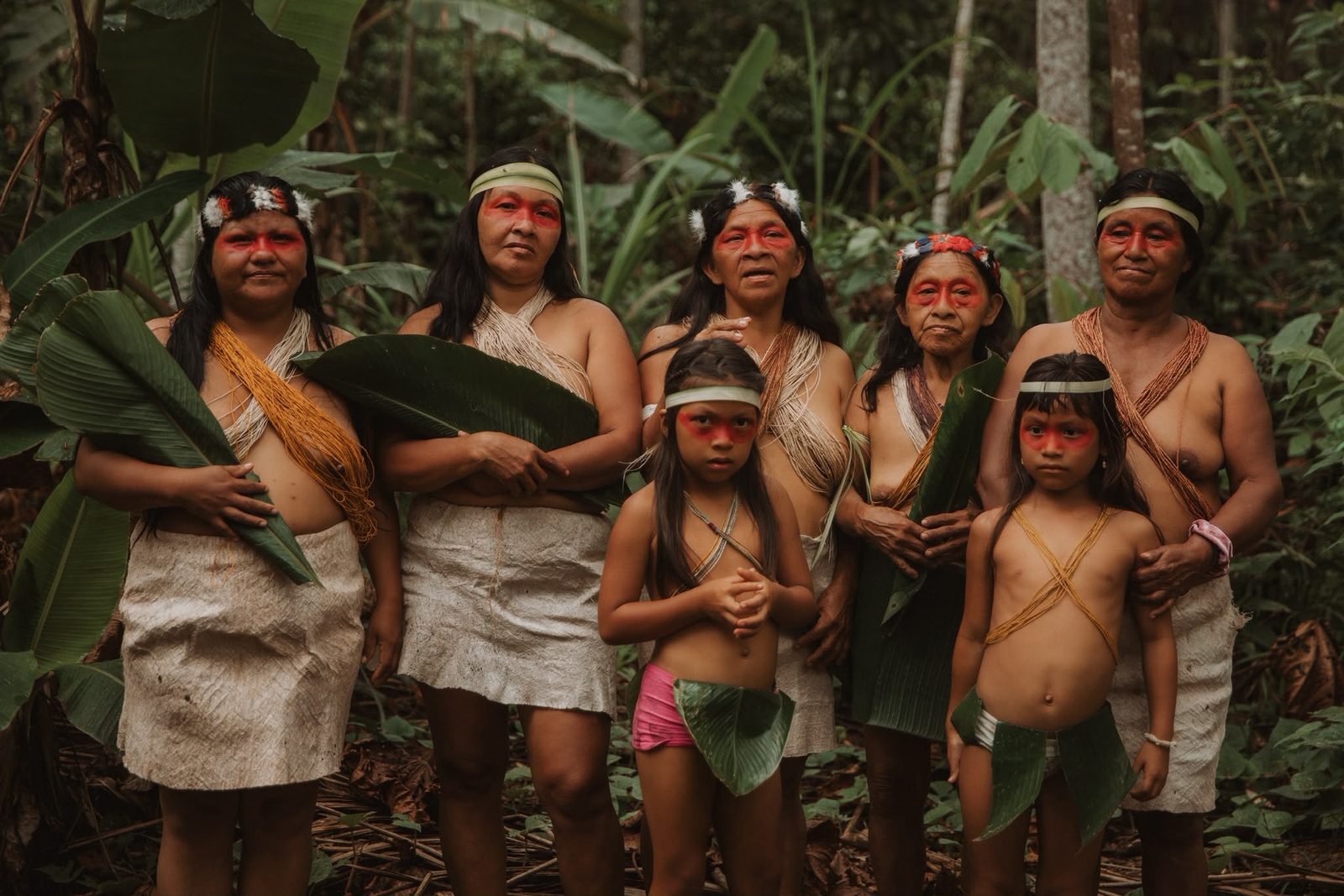 Mujeres Waorani en la selva